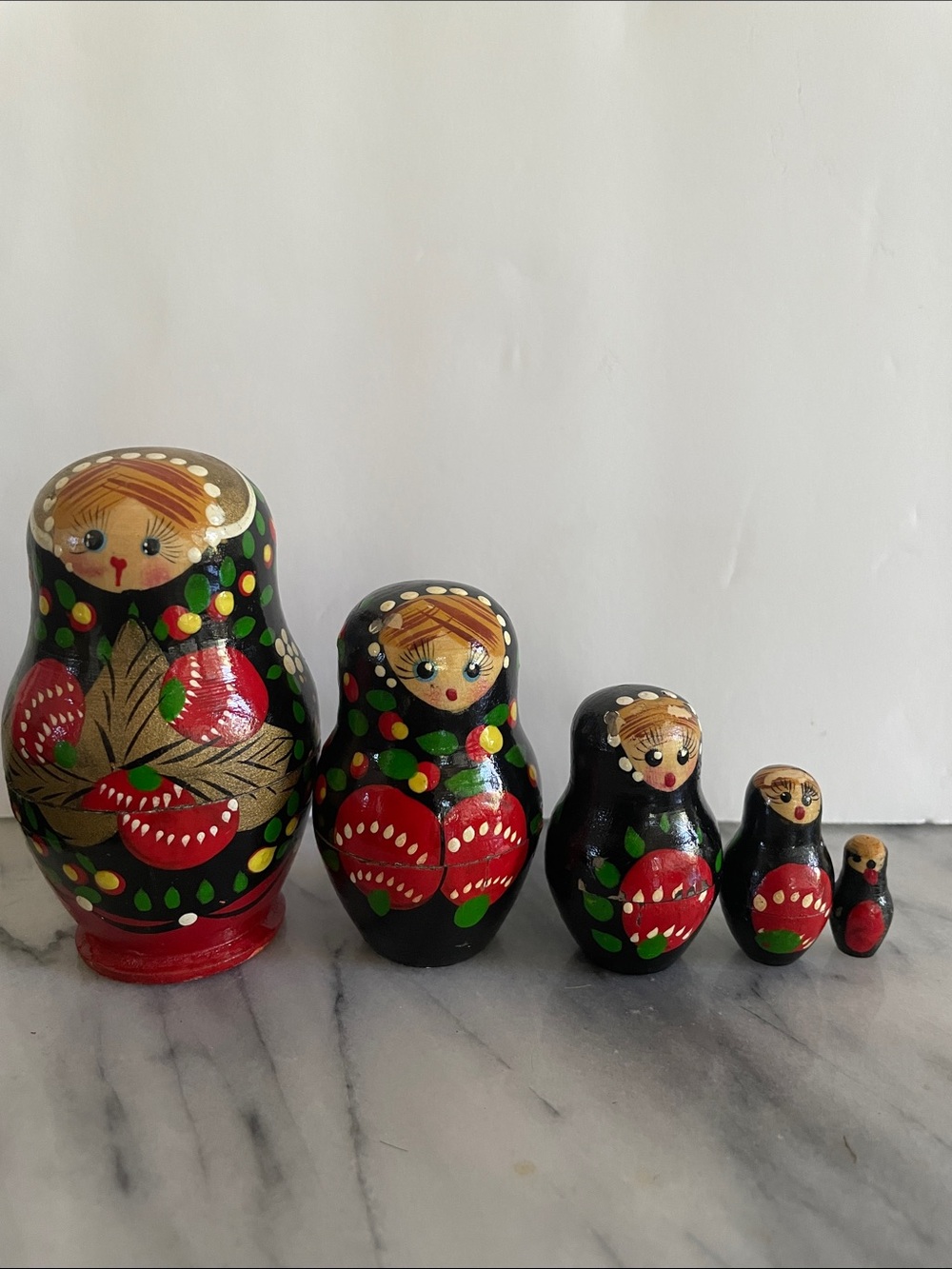 Russian Matryoshka Nesting Dolls Hand Painted (set of 5)
3.5 x 2” Vintage